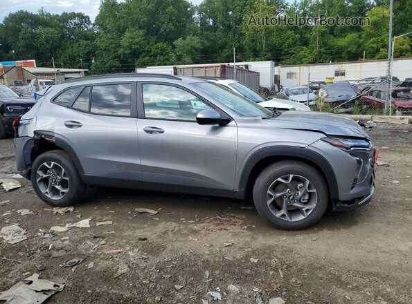 KL77LHEP6TC130245 2026 CHEVROLET TRAX Gray Front view