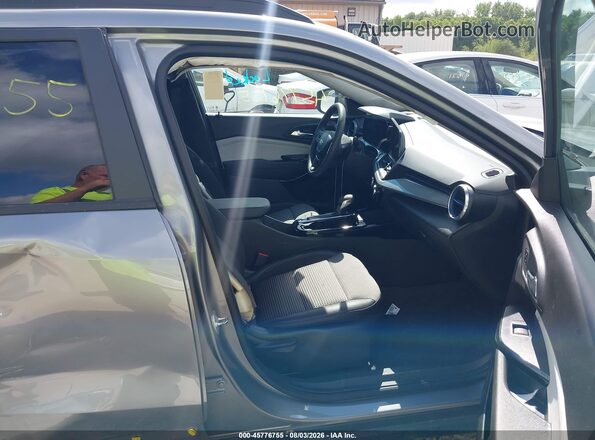 KL77LHEP7SC200785 2025 CHEVROLET TRAX Серебряный Вид салона спереди