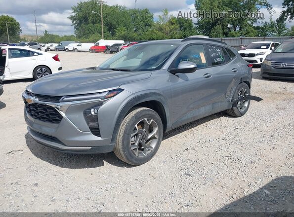 KL77LHEP7SC200785 2025 CHEVROLET TRAX Серебряный Передняя левая четверть