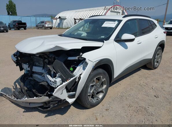 KL77LHEP7SC235407 2025 CHEVROLET TRAX White Передня ліва чверть