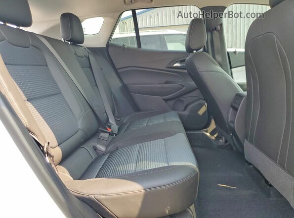 KL77LHEP8TC119974 2026 CHEVROLET TRAX White Vista de los asientos traseros