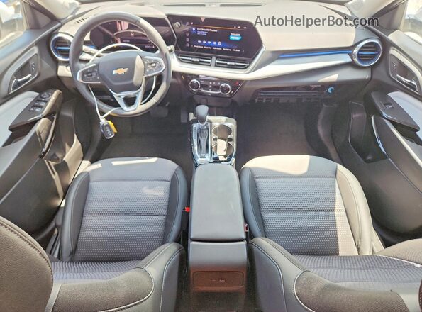 KL77LHEP9SC030655 2025 CHEVROLET TRAX White Widok deski rozdzielczej