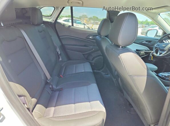 KL77LHEP9SC030655 2025 CHEVROLET TRAX White Widok wnętrza z tyłu