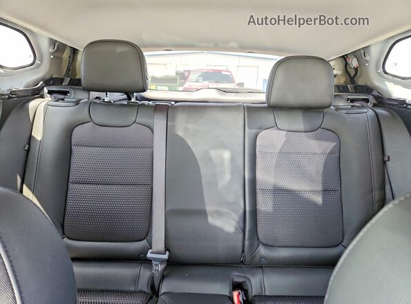 KL77LHEP9SC030655 2025 CHEVROLET TRAX White Widok tylnych siedzeń