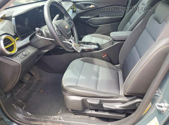 KL77LHEP9SC278467 2025 CHEVROLET TRAX Green Front interior view