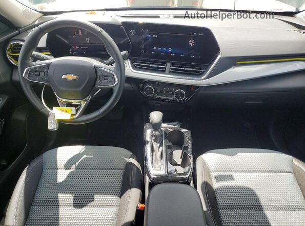 KL77LHEP9SC278467 2025 CHEVROLET TRAX Green Dashboard view