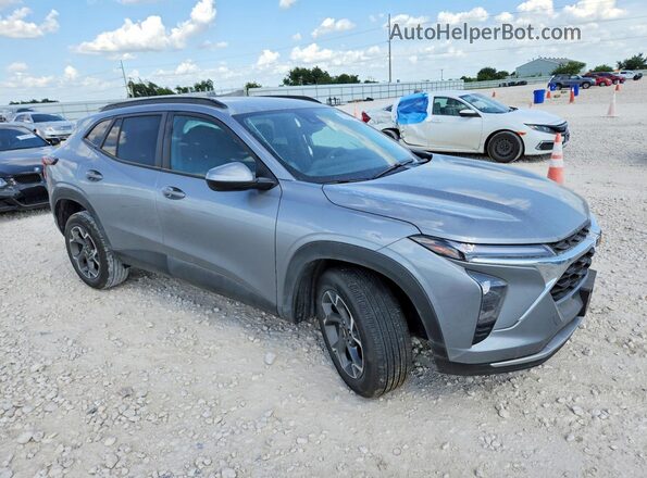 KL77LHEP9TC038479 2026 CHEVROLET TRAX Gray Առջևի աջ