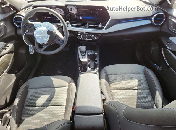 KL77LHEP9TC038479 2026 CHEVROLET TRAX Gray Առջևի վահանակի տեսք