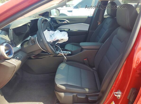KL77LHEP9TC053967 2026 CHEVROLET TRAX Red Widok wnętrza z przodu