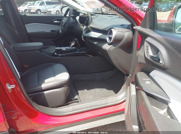KL77LHEP9TC072048 2026 CHEVROLET TRAX Red წინა სალონის ხედი