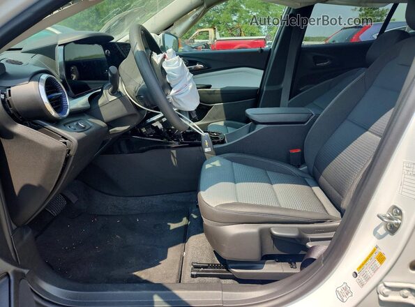 KL77LHEP9TC129736 2026 CHEVROLET TRAX White Vista interior delantera