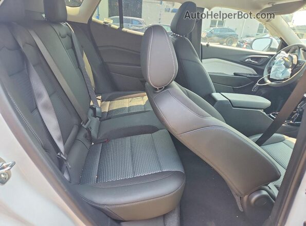 KL77LHEP9TC129736 2026 CHEVROLET TRAX White Vista interior trasera