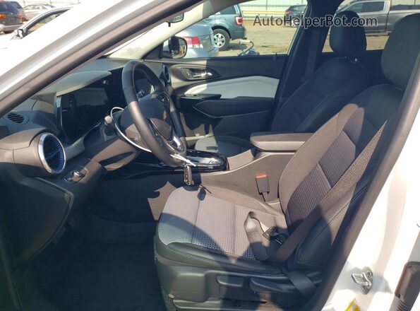 KL77LHEPXSC228547 2025 CHEVROLET TRAX White Vista interior delantera