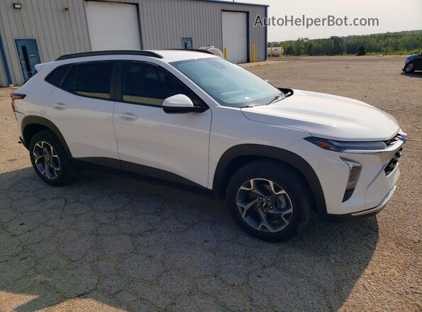 KL77LHEPXSC228547 2025 CHEVROLET TRAX White Delantero derecho
