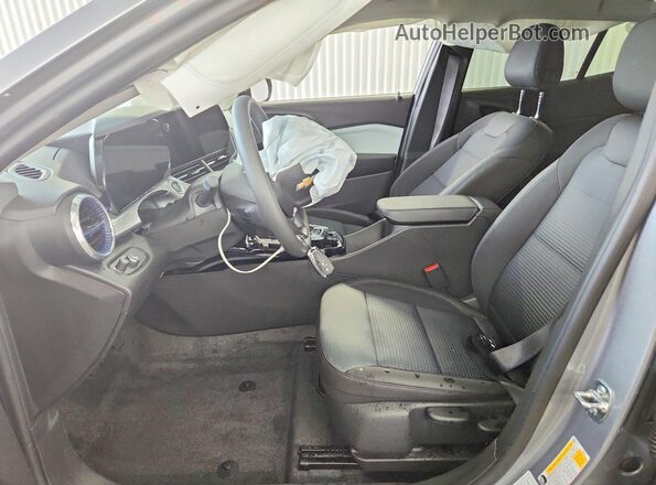KL77LHEPXTC184275 2026 CHEVROLET TRAX Gray Widok wnętrza z przodu