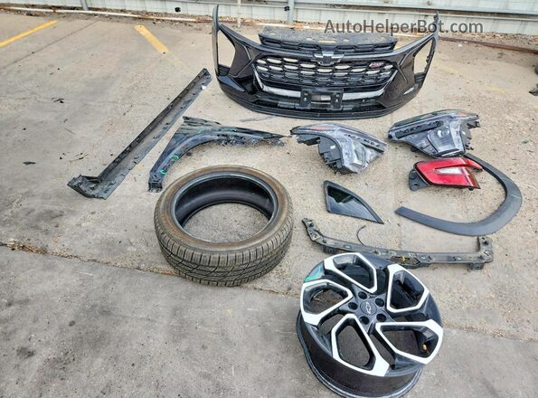 KL77LJE21RC021891 2024 CHEVROLET TRAX Black Вид наклейки з VIN-кодом