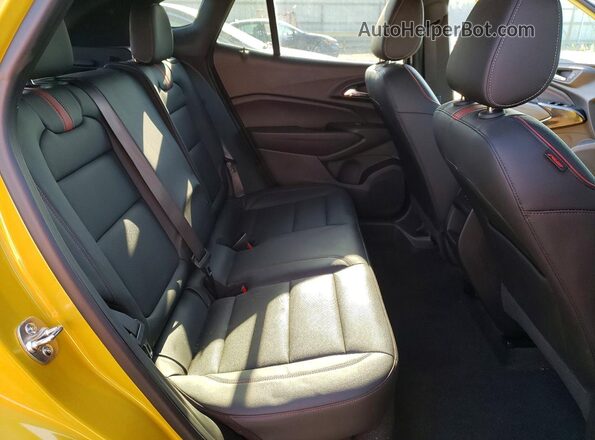 KL77LJE22RC130716 2024 CHEVROLET TRAX Yellow Rear interior view