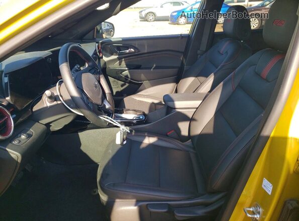 KL77LJE22RC130716 2024 CHEVROLET TRAX Yellow Front interior view