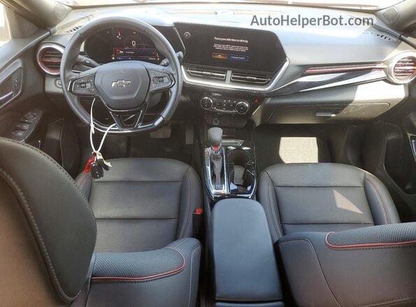 KL77LJE29SC051937 2025 CHEVROLET TRAX Red Vista del salpicadero