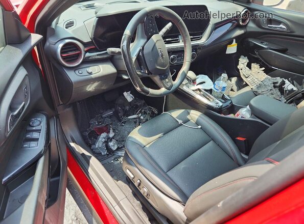 KL77LJEP0TC062032 2026 CHEVROLET TRAX Красный Вид панели приборов