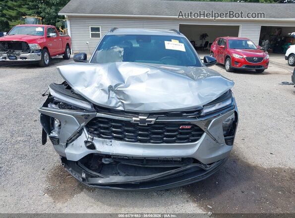 KL77LJEP1SC000590 2025 CHEVROLET TRAX Серый Вид щитка приборов