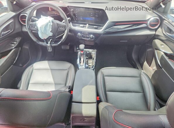 KL77LJEP1SC188320 2025 CHEVROLET TRAX Красный Вид панели приборов