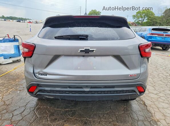 KL77LJEP1SC328298 2025 CHEVROLET TRAX Silver Vista trasera