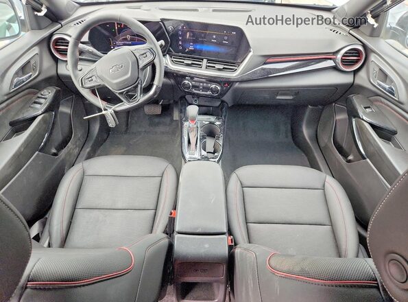 KL77LJEP1SC328298 2025 CHEVROLET TRAX Silver Vista del salpicadero