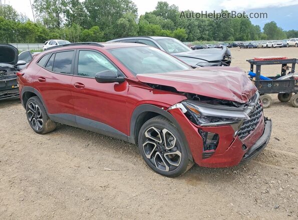 KL77LJEP2SC110015 2025 CHEVROLET TRAX Темно-бордовый Передняя правая четверть
