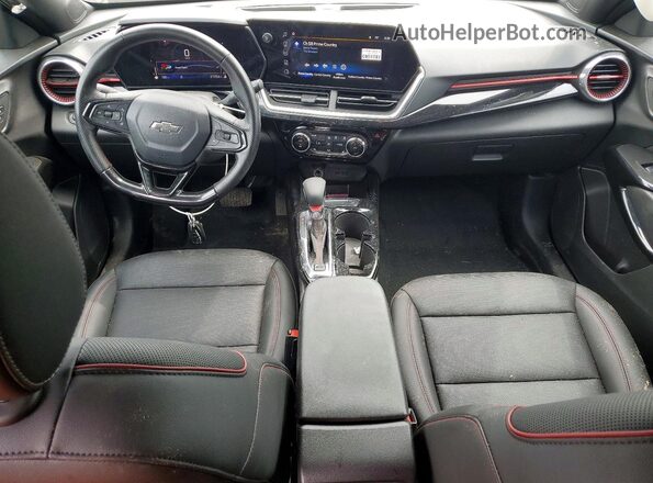 KL77LJEP2SC110015 2025 CHEVROLET TRAX Темно-бордовый Вид панели приборов