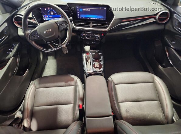KL77LJEP2SC128370 2025 CHEVROLET TRAX Серебряный Вид панели приборов