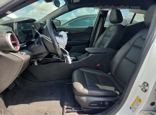 KL77LJEP2TC018565 2026 CHEVROLET TRAX White Սալոնի դիմացի տեսք