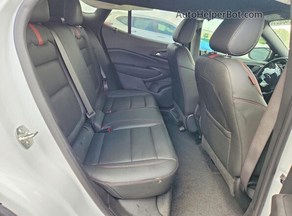 KL77LJEP2TC018565 2026 CHEVROLET TRAX White Հետևի նստատեղերի տեսք