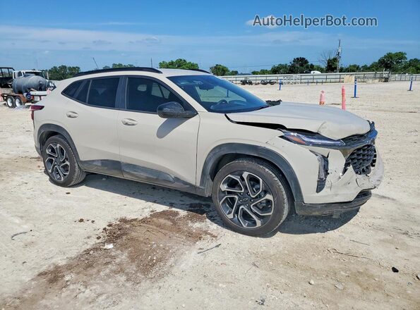 KL77LJEP3TC109117 2026 CHEVROLET TRAX Желто-коричневый Передняя правая четверть