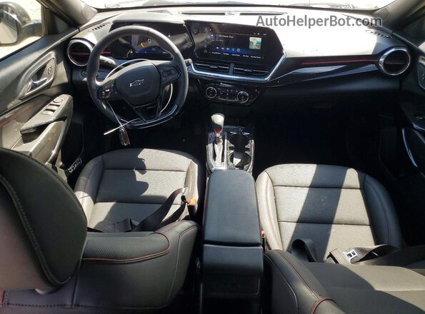 KL77LJEP3TC109117 2026 CHEVROLET TRAX Желто-коричневый Вид панели приборов
