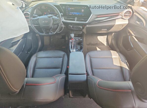 KL77LJEP4SC079625 2025 CHEVROLET TRAX Черный Вид панели приборов