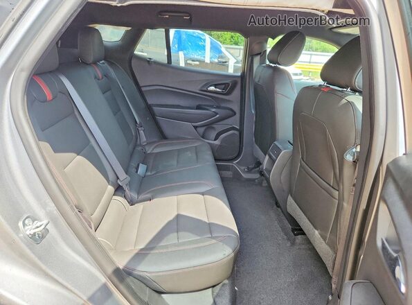 KL77LJEP4SC309695 2025 CHEVROLET TRAX Silver Widok tylnych siedzeń