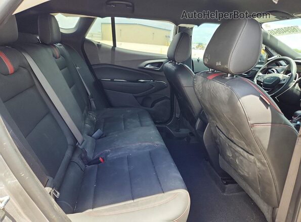 KL77LJEP4SC320566 2025 CHEVROLET TRAX Серебряный Вид задней части салона