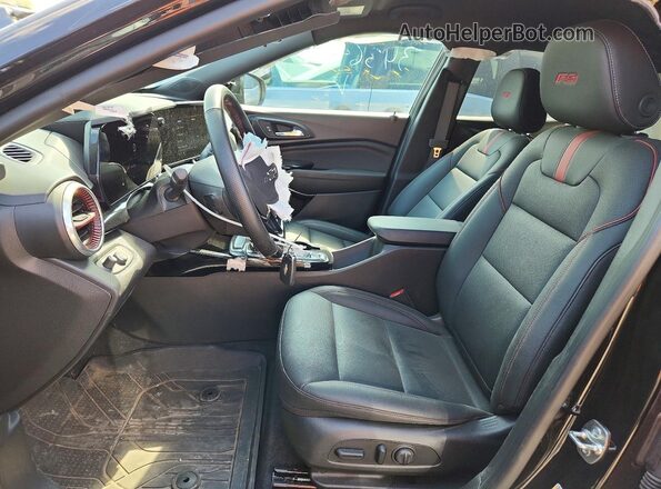 KL77LJEP4SC343653 2025 CHEVROLET TRAX Charcoal Vista interior delantera