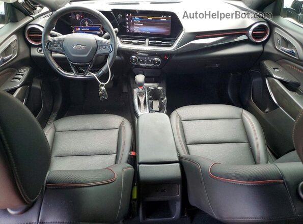 KL77LJEP5SC257803 2025 CHEVROLET TRAX Black Widok deski rozdzielczej