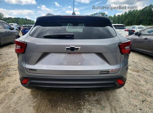 KL77LJEP6TC089591 2026 CHEVROLET TRAX Gray უკანა ხედი