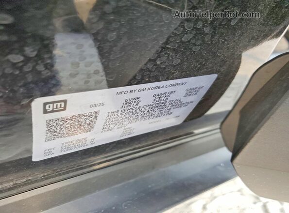 KL77LJEP7SC250108 2025 CHEVROLET TRAX Black Vista de la etiqueta del VIN