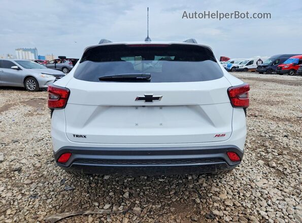 KL77LJEP7TC102221 2026 CHEVROLET TRAX Silver Вид ззаду