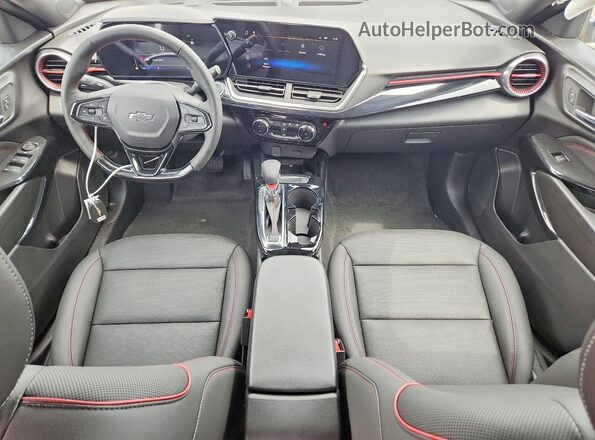 KL77LJEP7TC102221 2026 CHEVROLET TRAX Silver Вид панелі приладів