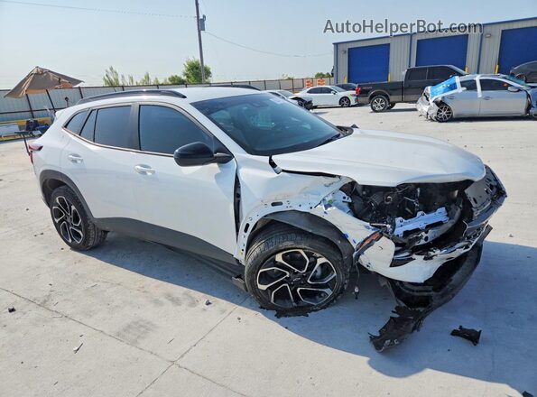 KL77LJEP8SC207283 2025 CHEVROLET TRAX Белый Передняя правая четверть