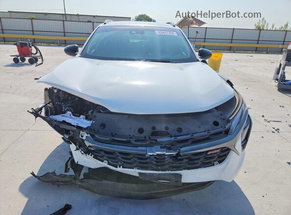 KL77LJEP8SC207283 2025 CHEVROLET TRAX Белый Вид спереди