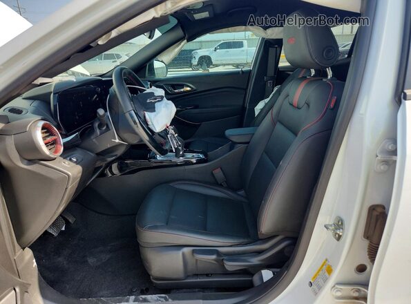 KL77LJEP8SC207283 2025 CHEVROLET TRAX Белый Вид салона спереди
