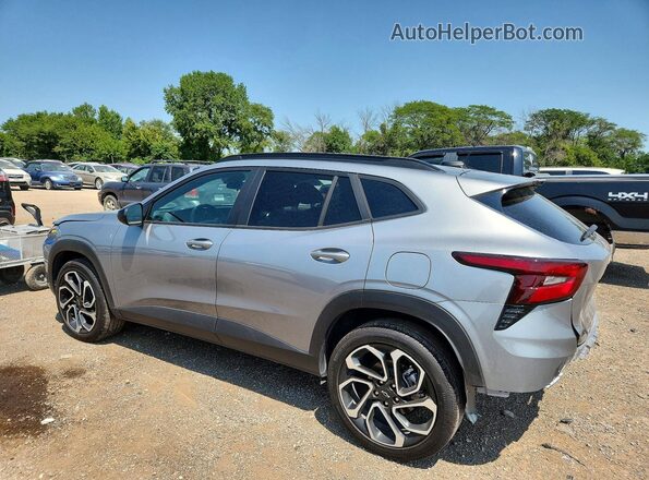 KL77LJEP8SC271596 2025 CHEVROLET TRAX Gray Rear left