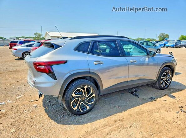 KL77LJEP8SC271596 2025 CHEVROLET TRAX Gray Rear right