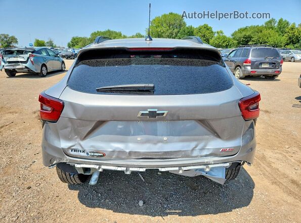 KL77LJEP8SC271596 2025 CHEVROLET TRAX Gray Rear view